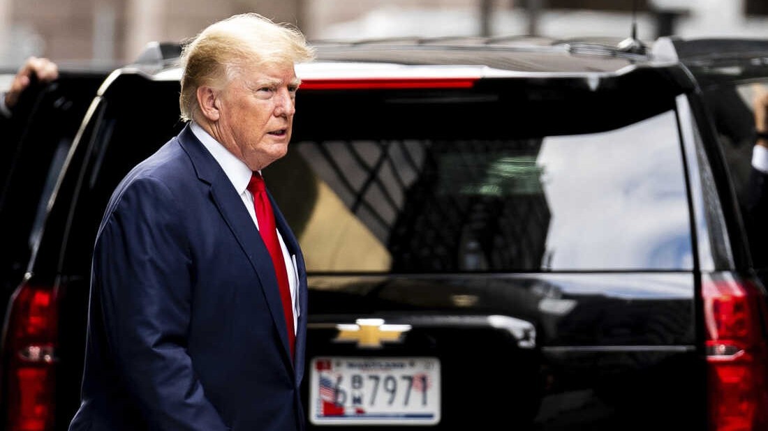 Bị FBI thu hồi tài liệu tuyệt mật tại nhà riêng, cựu Tổng thống Trump có khả năng vi phạm Đạo luật Gián điệp?