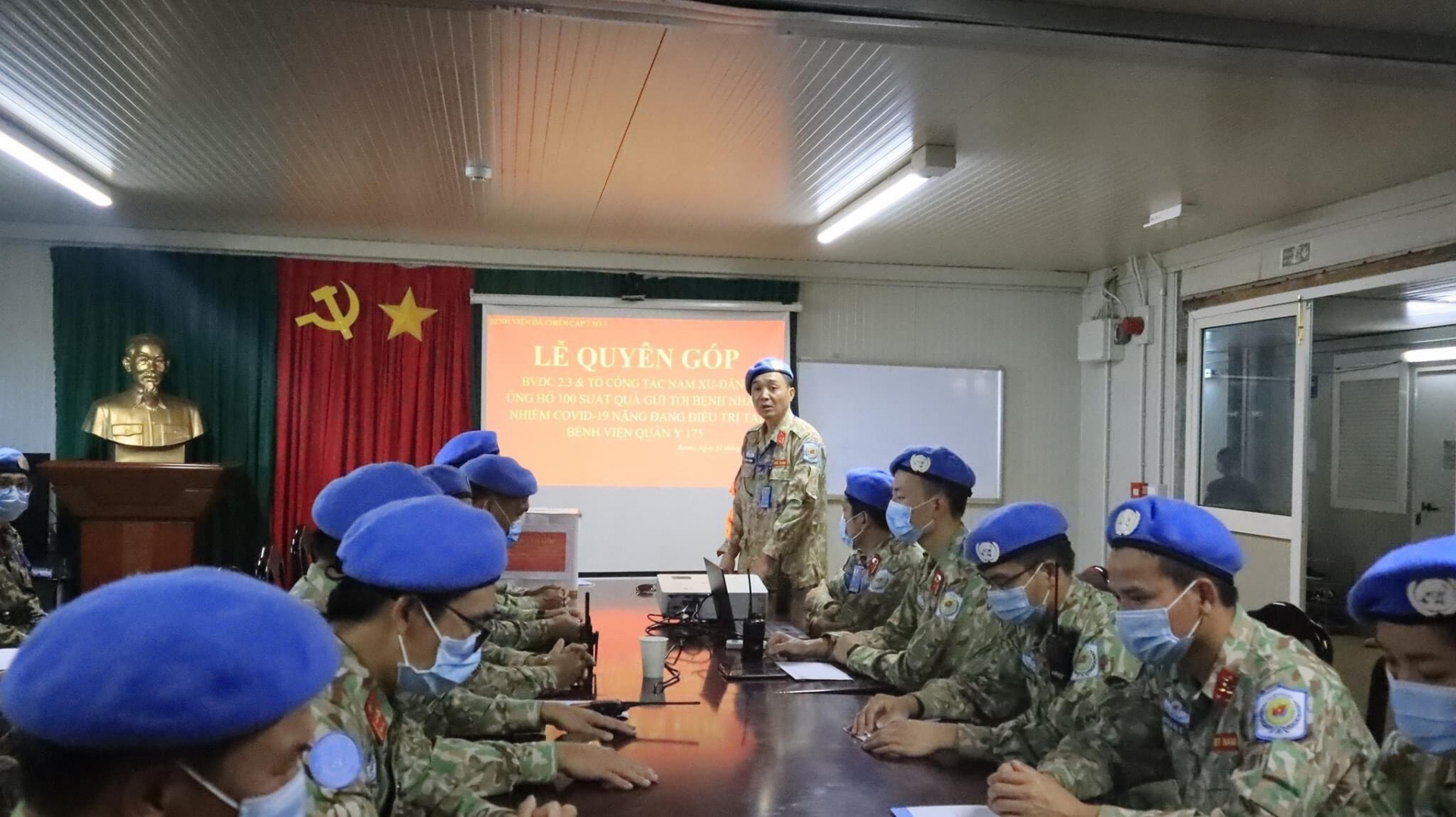 Đồng chí Nguyễn Bá Hưng, Chỉ huy trưởng Lực lượng gìn giữ hoà bình Liên hợp quốc của Việt Nam tại Nam Sudan, phát động gây Quỹ ủng hộ bệnh nhân Covid-19 nặng. Đồng chí Nguyễn Bá Hưng, Chỉ huy trưởng Lực lượng gìn giữ hoà bình Liên hợp quốc của Việt Nam tại Nam Sudan, phát động gây Quỹ ủng hộ bệnh nhân Covid-19 nặng.