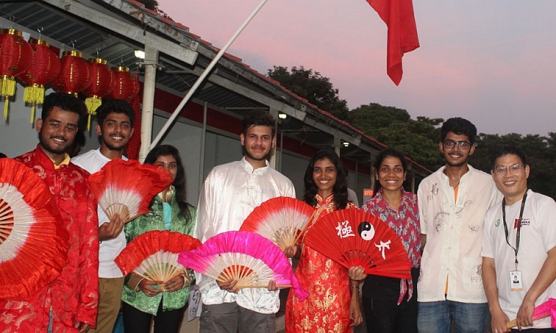 Sinh viên Ấn Độ tham dự các sự kiện văn hóa Trung Quốc tại Viện Khổng Tử ở Ấn Độ. (Nguồn: Đại học VIT) Cảnh giác với Trung Quốc, Ấn Độ siết chặt việc ký kết các MoU giáo dục