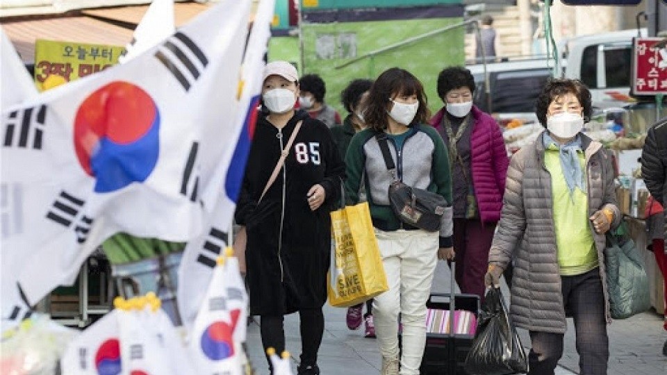 Số ca mới và tử vong ở Hàn Quốc lập đỉnh, biến thể Omicron cũng góp mặt