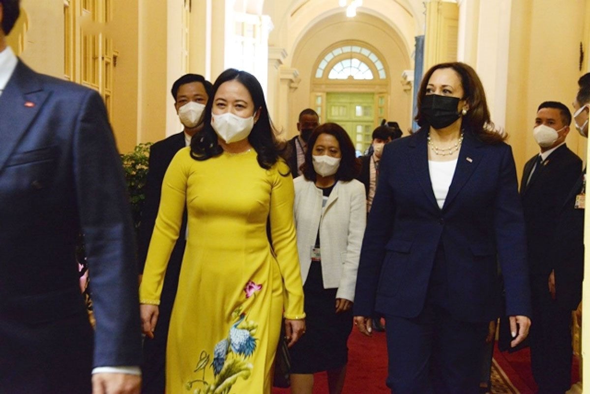 Trang phục của phụ nữ trong hoạt động đối ngoại