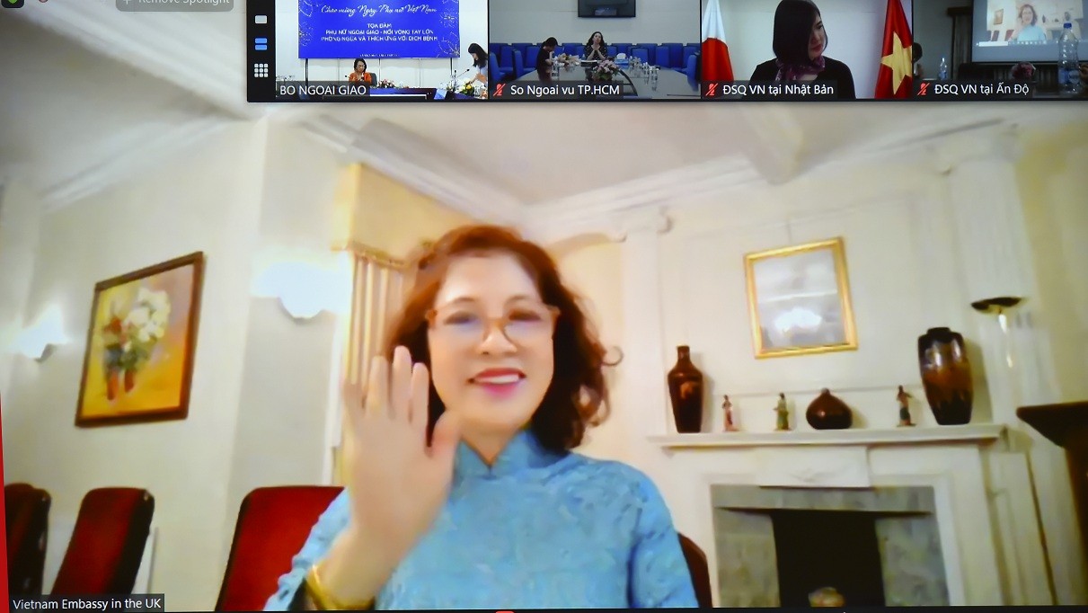 Phụ nữ ngoại giao: Hoa nở giữa đại dịch