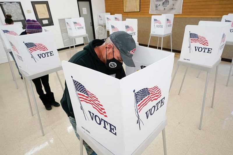 Bầu cử Mỹ 2020: Khó khăn chất chồng và lựa chọn nào cho cử tri?