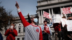 Bầu cử Mỹ 2020: Facebook 'khai trừ' nhóm trực tuyến kích động biểu tình