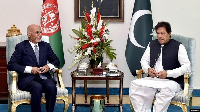 Tổng thống Afghanistan Ashraf Ghani (trái) gặp Thủ tướng Pakistan Imran Khan tại Islamabad vào tháng 6/2019. (Nguồn: AFP) Tổng thống Afghanistan Ashraf Ghani (trái) gặp Thủ tướng Pakistan Imran Khan tại Islamabad vào tháng 6/2019. (Nguồn: AFP)