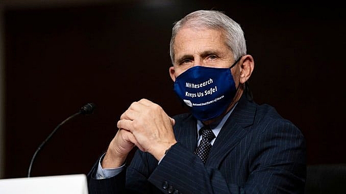 Tiến sĩ Anthony Fauci, chuyên gia Mỹ hàng đầu về bệnh truyền nhiễm, đã kêu gọi công chúng tăng cường gấp đôi các biện pháp y tế công cộng dù có vaccine Covid-19. (Nguồn: Getty Images) Tiến sĩ Anthony Fauci, chuyên gia Mỹ hàng đầu về bệnh truyền nhiễm, đã kêu gọi công chúng tăng cường gấp đôi các biện pháp y tế công cộng dù có vaccine Covid-19. (Nguồn: Getty Images)