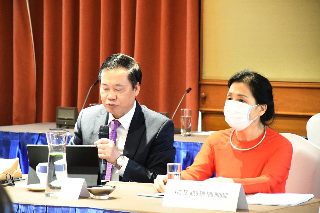 Kết hợp giảng dạy ngôn ngữ Anh với phân tích chính sách đối ngoại Việt Nam trong ASEAN Kết hợp giảng dạy ngôn ngữ Anh với phân tích chính sách đối ngoại Việt Nam trong ASEAN