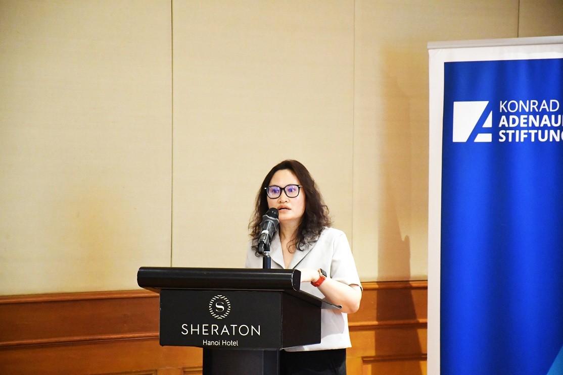 Kết hợp giảng dạy ngôn ngữ Anh với phân tích chính sách đối ngoại Việt Nam trong ASEAN Kết hợp giảng dạy ngôn ngữ Anh với phân tích chính sách đối ngoại Việt Nam trong ASEAN