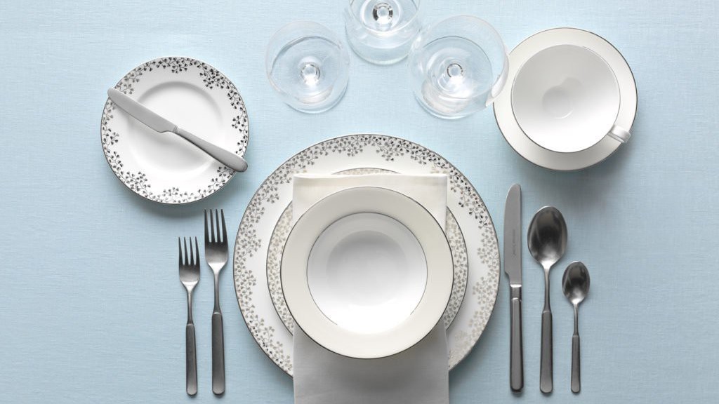 Sử dụng các loại đĩa ăn trên bàn tiệc như thế nào?