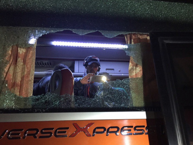 Xe buýt chở đội tuyển Indonesia bị tấn công ở Hà Nội