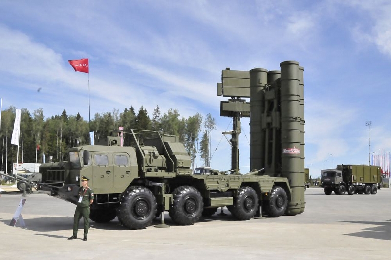 Hệ thống tên lửa phòng không S-400 do Nga sản xuất. (Nguồn: ESD) Hệ thống tên lửa phòng không S-400 do Nga sản xuất. (Nguồn: ESD)