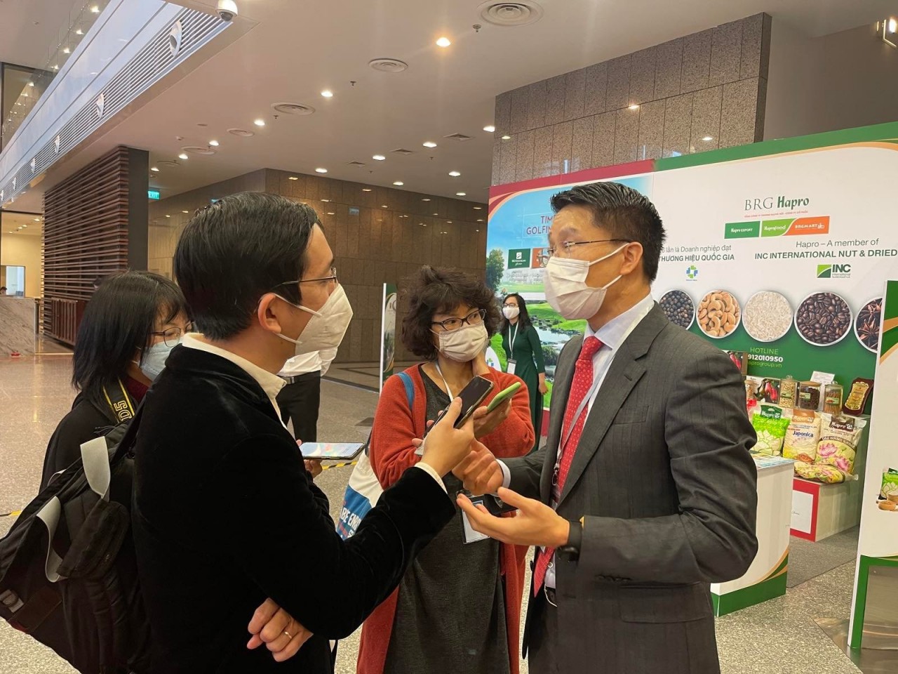 Chuyện người 'cầm lái những chuyến xe' đưa thương hiệu Việt Nam tới năm châu