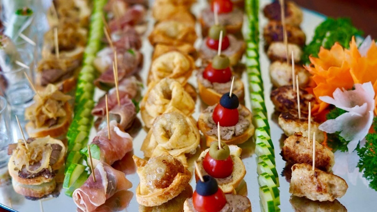 Tea break, finger food, hay set menu? Làm sao để lựa chọn loại hình tiệc phù hợp?