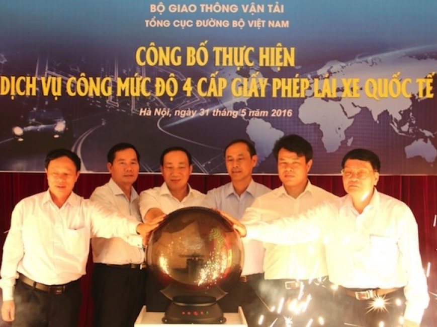 Khai trương dịch vụ cấp giấy phép lái xe quốc tế qua mạng