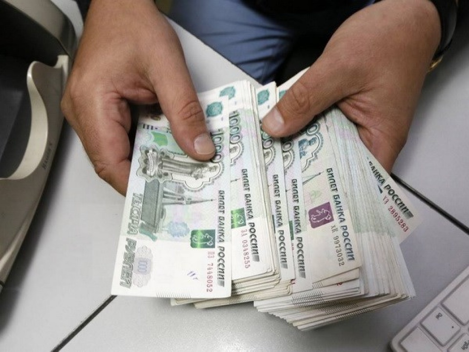 Nga cấm chuyển quá 10.000 USD ra nước ngoài, đồng Ruble tiếp tục lao dốc
