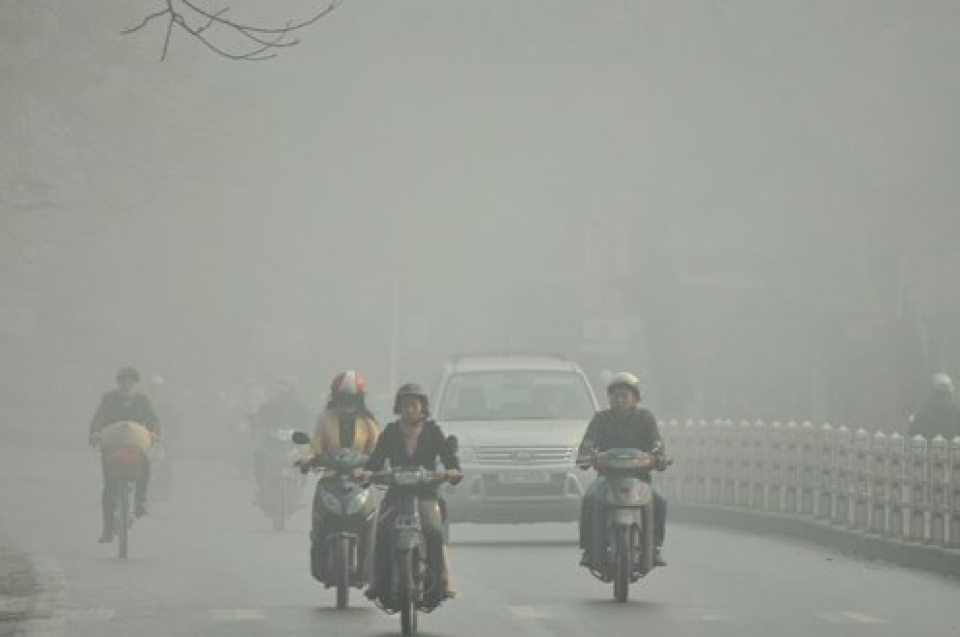 Không khí lạnh suy yếu, Đông Bắc Bộ có mưa nhỏ và sương mù