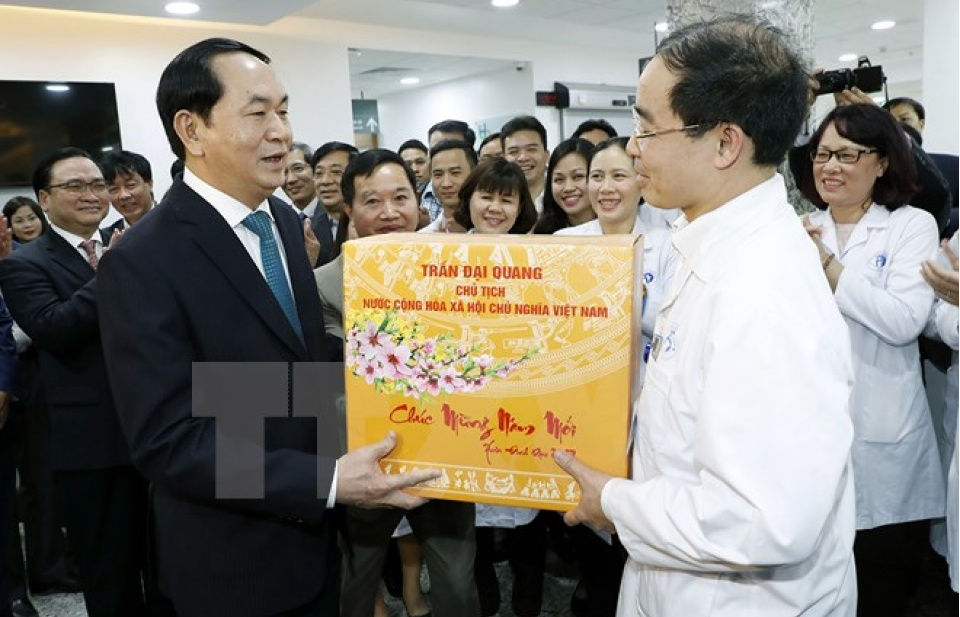 Chủ tịch nước thăm, chúc Tết các đơn vị ứng trực đêm Giao thừa