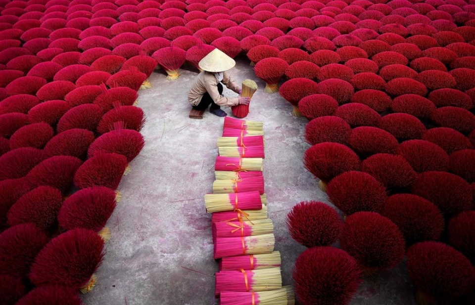 Sự kiện trong tuần qua ảnh (5-12/1): Làng hương Quảng Phú Cầu lên báo nước ngoài