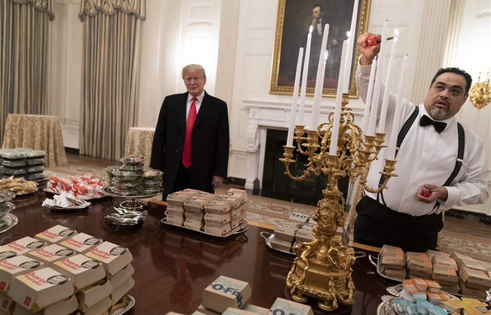 Sự kiện trong tuần qua ảnh (13-20/1): Khi Nhà Trắng tiếp khách bằng đồ ăn nhanh