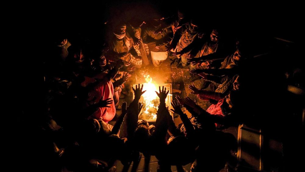 Ảnh ấn tượng tuần (28/12-3/1): Câu chuyện vaccine Covid-19, giao thừa kỳ lạ nhất lịch sử, ông Trump chơi golf và đánh bom kinh hoàng ở Yemen Ảnh ấn tượng tuần (28/12 3/1): Câu chuyện vaccine Covid-19, giao thừa lạ lùng nhất lịch sử, ông Trump chơi golf và đánh bom kinh hoàng ở Yemen