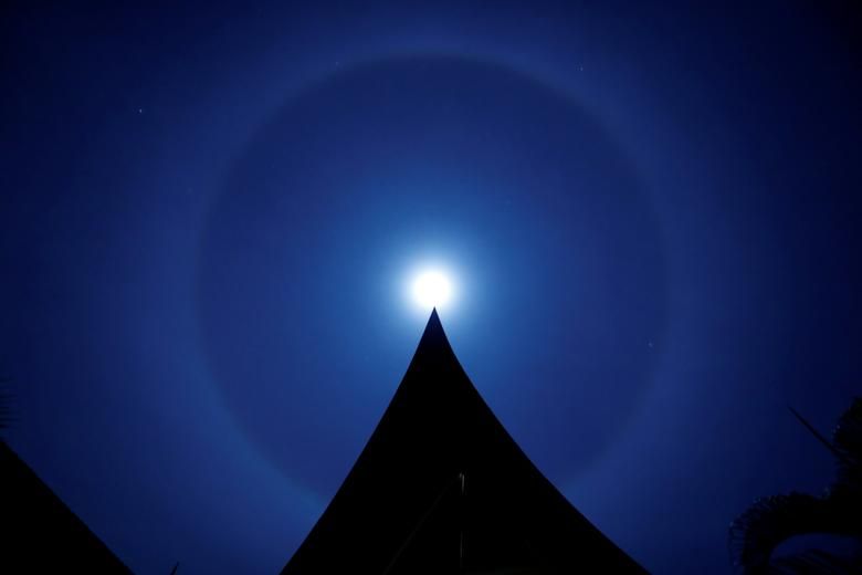 Ảnh ấn tượng tuần (28/12-3/1): Câu chuyện vaccine Covid-19, giao thừa kỳ lạ nhất lịch sử, ông Trump chơi golf và đánh bom kinh hoàng ở Yemen Ảnh ấn tượng tuần (28/12 3/1): Câu chuyện vaccine Covid-19, giao thừa lạ lùng nhất lịch sử, ông Trump chơi golf và đánh bom kinh hoàng ở Yemen