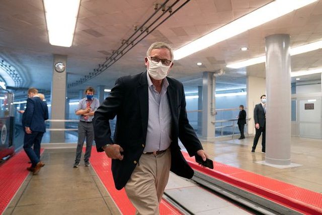 Bạo loạn ở Mỹ: Hình ảnh các nghị sĩ thoát hiểm bằng hệ thống đường hầm ngầm ít được biết đến