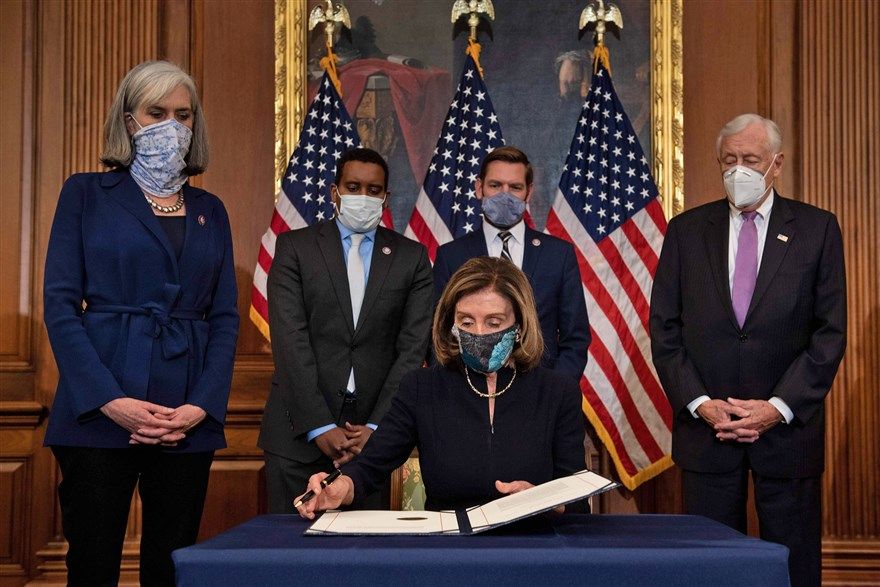 Ảnh ấn tượng tuần (11-17/1): Đồi Capitol ‘căng hơn dây đàn’ trước giờ G, Triều Tiên khoe sức mạnh quân sự và kỷ lục buồn của ông Trump