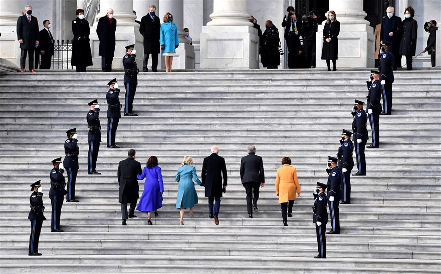 Ảnh ấn tượng tuần (18-24/1): Lễ nhậm chức Tổng thống Mỹ khác thường, nhân vật đối lập Nga Navalny ‘chiếm sóng’ truyền thông và tập ‘yoga bia’ Ảnh ấn tượng tuần (18-24/1): Lễ nhậm chức Tổng thống Mỹ khác thường, nhân vật đối lập Nga Navalny ‘chiếm sóng’ truyền thông và tập ‘yoga bia’