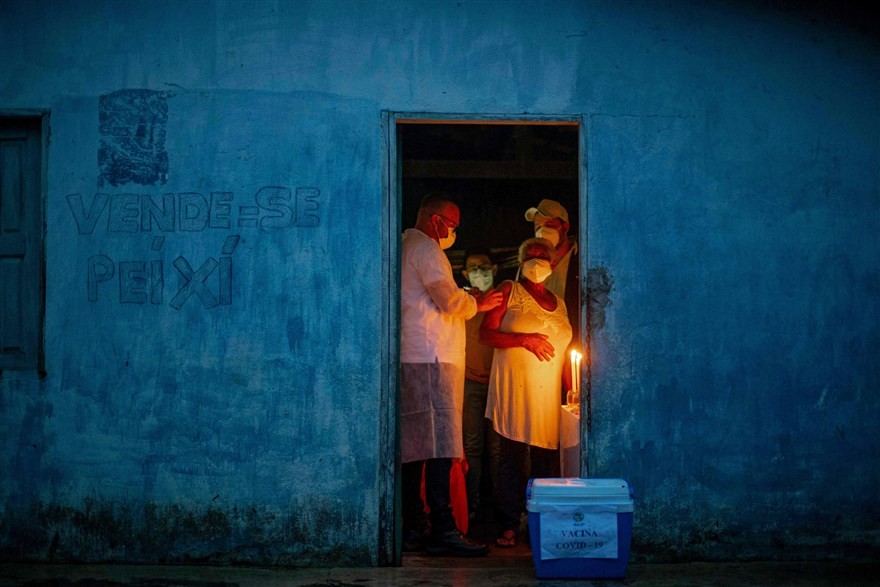 Ảnh ấn tượng tuần (18-24/1): Lễ nhậm chức Tổng thống Mỹ khác thường, nhân vật đối lập Nga Navalny ‘chiếm sóng’ truyền thông và tập ‘yoga bia’ Ảnh ấn tượng tuần (18-24/1): Lễ nhậm chức Tổng thống Mỹ khác thường, nhân vật đối lập Nga Navalny ‘chiếm sóng’ truyền thông và tập ‘yoga bia’