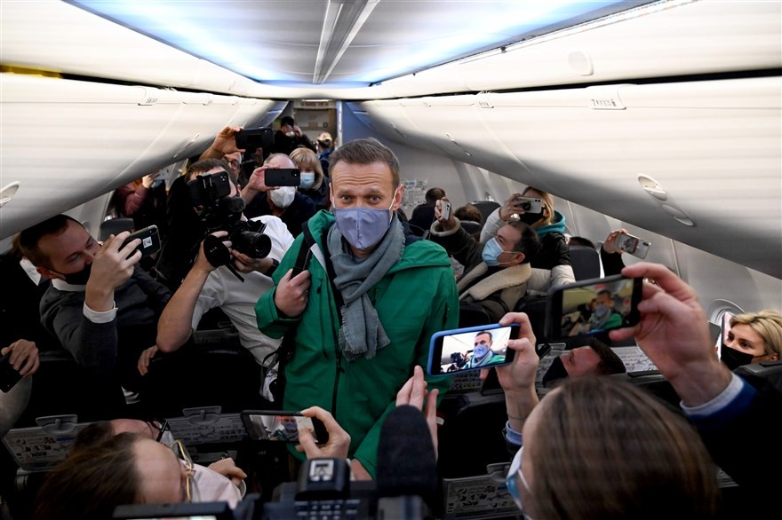 Ảnh ấn tượng tuần (18-24/1): Lễ nhậm chức Tổng thống Mỹ khác thường, nhân vật đối lập Nga Navalny ‘chiếm sóng’ truyền thông và tập ‘yoga bia’ Ảnh ấn tượng tuần (18-24/1): Lễ nhậm chức Tổng thống Mỹ khác thường, nhân vật đối lập Nga Navalny ‘chiếm sóng’ truyền thông và tập ‘yoga bia’