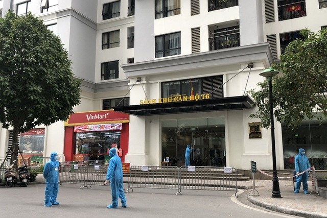 Khu căn hộ T6 Times City bị phong tỏa trong sáng nay. (Ảnh: Quốc Chính)