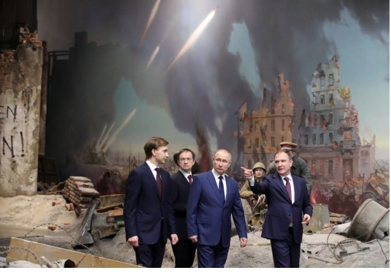 Ảnh ấn tượng tuần (25 31/1): Chủ tịch Hạ viện Mỹ ám chỉ ‘kẻ thù từ bên trong’ và sóng thần Covid-19 càn quét toàn thế giới