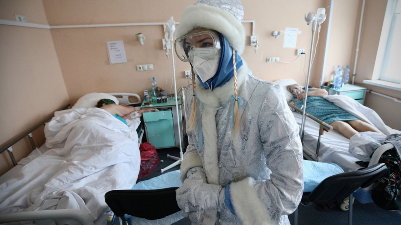 Covid-19: Nga sắp lưu hành vaccine Sputnik V dạng xịt mũi, ca nhiễm mới giảm mạnh