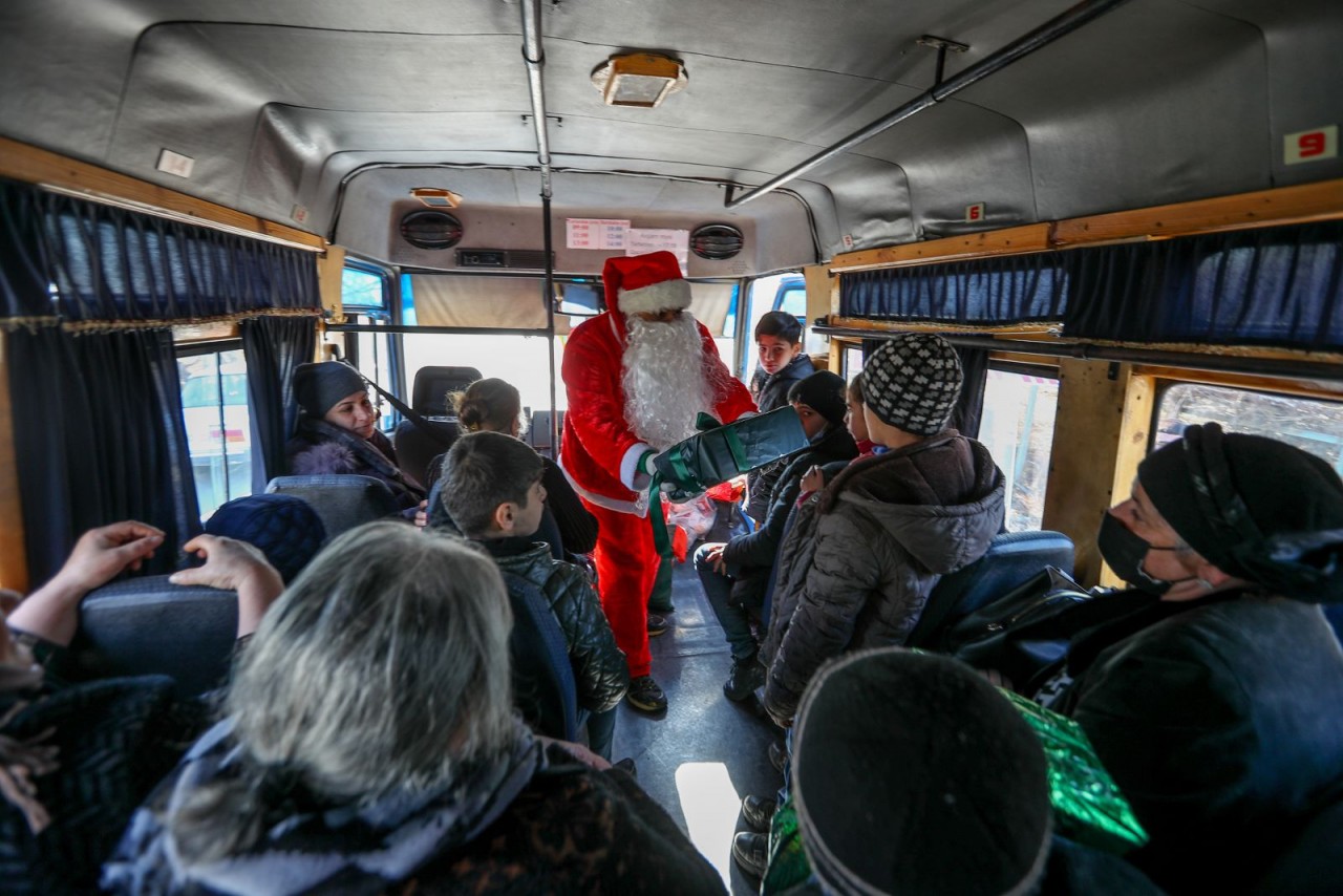 Ảnh ấn tượng tuần (27/12/2021-2/1/2022): Tổng thống Nga-Belarus trổ tài chơi khúc côn cầu, vấn đề Ukraine làm nóng điện đàm Putin-Biden