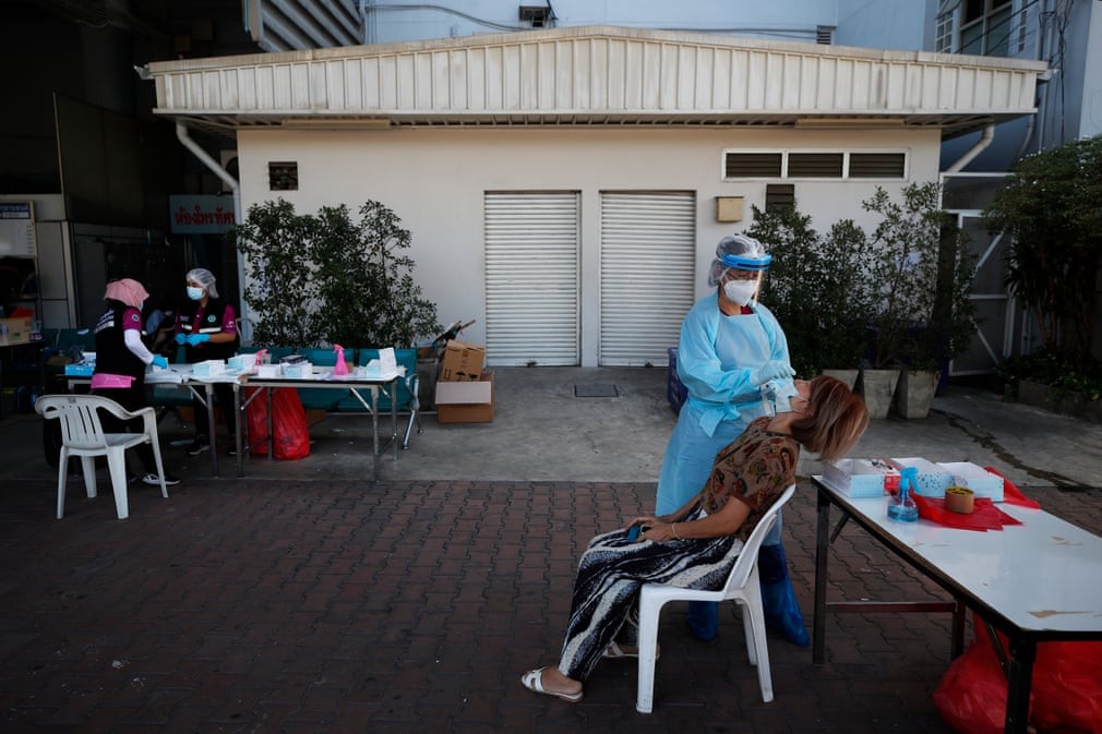 Ảnh ấn tượng tuần (3-9/1): Điều quân tới Kazakhstan, Nga gửi Mỹ thông điệp cứng rắn; 2 năm ngày Tướng Iran Soleimani bị sát hại và 'sóng thần' Omicron