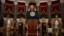 Ảnh ấn tượng tuần (3-9/1): Điều quân tới Kazakhstan, Nga gửi Mỹ thông điệp cứng rắn; 2 năm ngày Tướng Iran Soleimani bị sát hại và 'sóng thần' Omicron