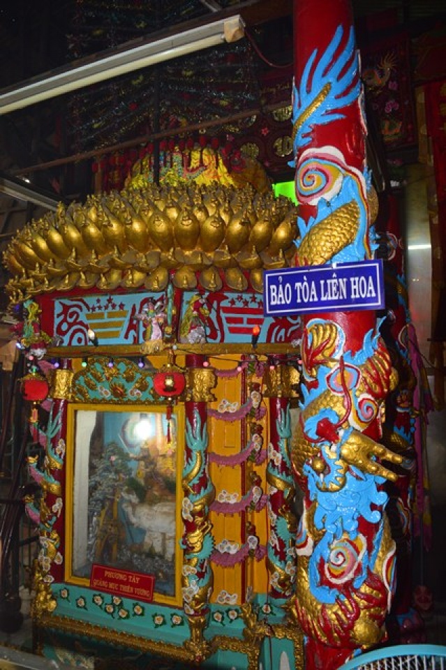 ngoi chua co nhung ngon nen 50 nam chua tat