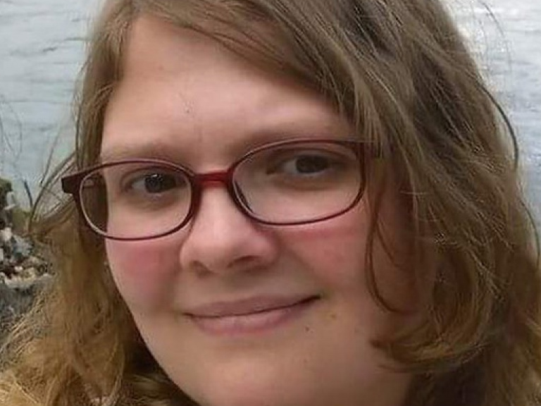 Cô gái bị nấc trong 8 năm liền