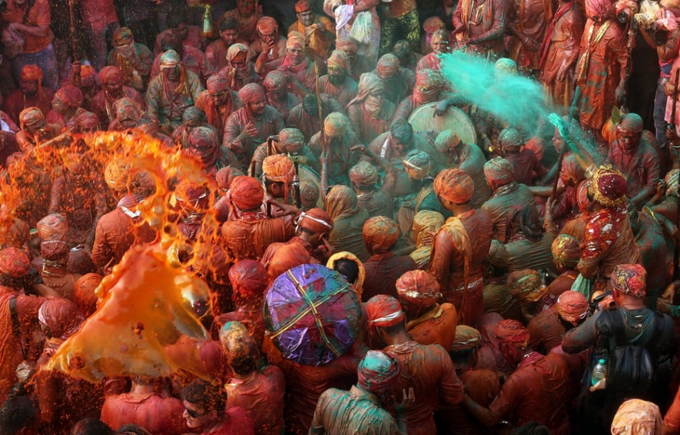 an tuong le hoi lathmar holi day mau sac o an do
