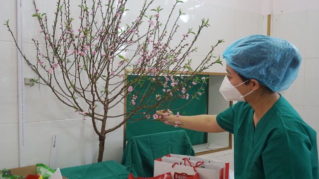 Tết của y, bác sĩ tại tâm dịch Covid-19 Chí Linh: Chúng tôi vẫn đang trực chiến!