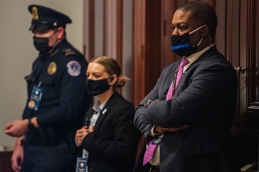 Ảnh ấn tượng tuần (8-14/2): Ông Trump lại vượt ải, lần đầu công bố video về vụ bạo loạn Điện Capitol và Tết Nguyên đán ở châu Á