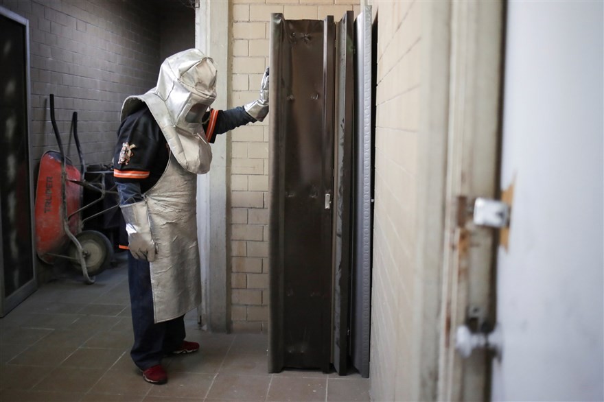 Ảnh ấn tượng tuần (8-14/2): Ông Trump lại vượt ải, lần đầu công bố video về vụ bạo loạn Điện Capitol và Tết Nguyên đán ở châu Á