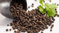 Giá tiêu hôm nay 1/10, thị trường phản ứng trái chiều, lý do tiêu Campuchia chủ yếu bán sang Việt Nam