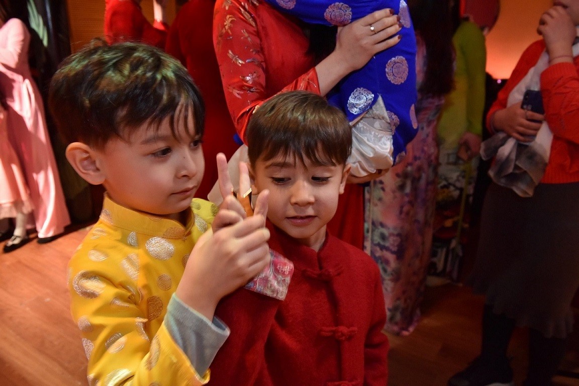 Ấm áp ngày hội gói bánh chưng mừng Xuân Nhâm Dần của cộng đồng người Việt tại Thượng Hải, Trung Quốc