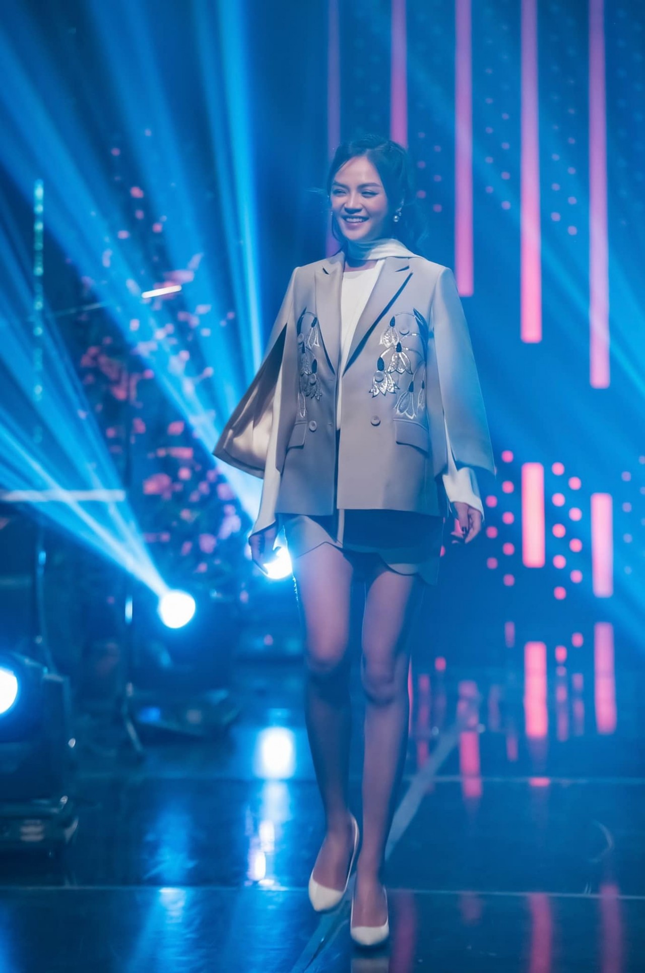 Sao Việt khoe ảnh đón Tết, du Xuân vui vẻ, ấm áp bên gia đình và người thân