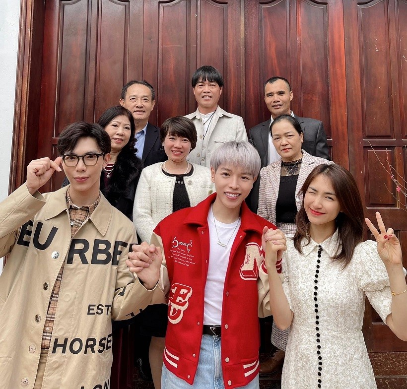 Sao Việt khoe ảnh đón Tết, du Xuân vui vẻ, ấm áp bên gia đình và người thân