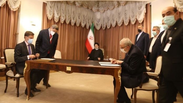 ‘Né’ lệnh trừng phạt, Venezuela-Iran bắt tay hợp tác dầu khí