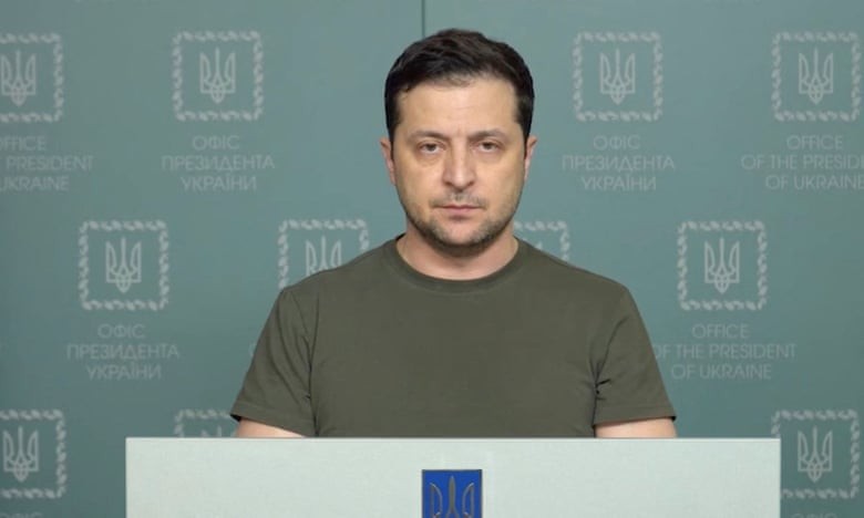 Ảnh ấn tượng tuần (21-27/2): Sắc lệnh lịch sử của Tổng thống Putin, xung đột Nga-Ukraine nóng rẫy, nước mắt, tên lửa, ‘cưới chạy’ ở Kiev