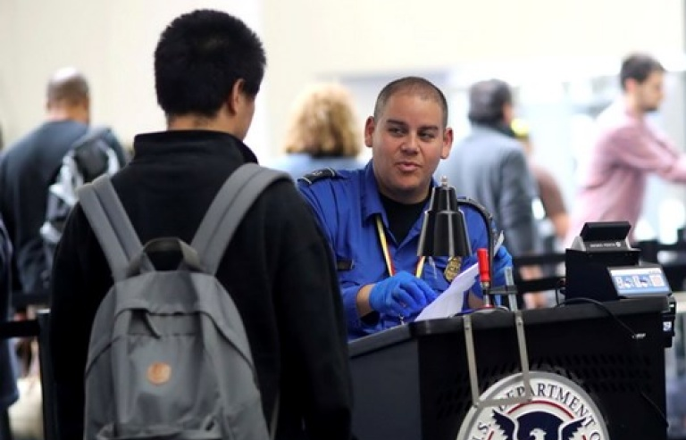 Mỹ ngừng xét duyệt nhanh thị thực cho lao động công nghệ cao