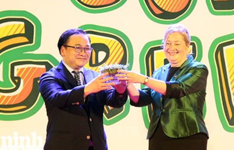 'Nhuộm xanh Hà Nội' để cùng bảo vệ môi trường